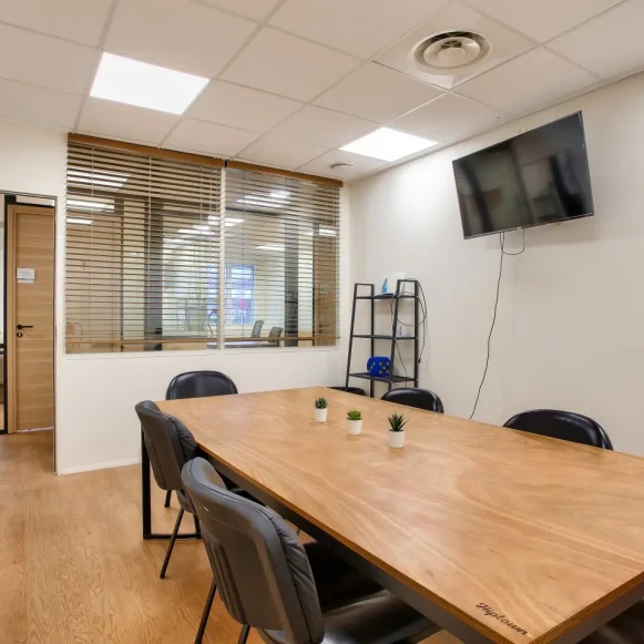 Bureau privé 25 m² 8 postes Coworking Rue Negresko Marseille 13008 - photo 5