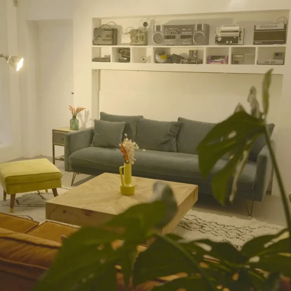 Espace indépendant 40 m² 5 postes Location bureau Rue Saint-Antoine Paris 75004 - photo 2