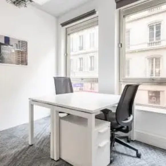 Bureau privé 12 m² 5 postes Coworking Rue Blanche Paris 75009 - photo 1