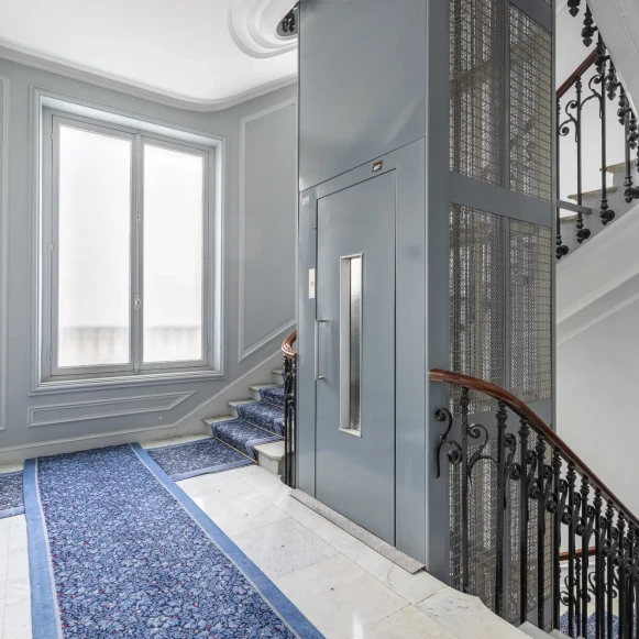 Bureau privé 330 m² 70 postes Coworking Rue Galilée Paris 75016 - photo 7