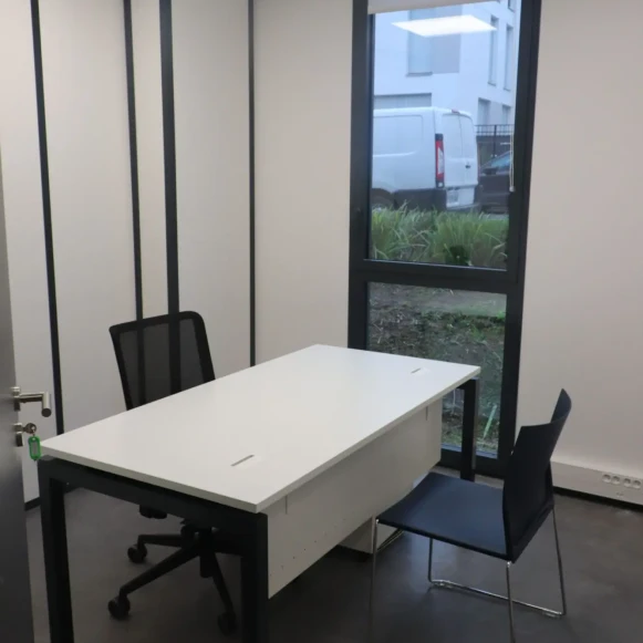 Bureau privé 10 m² 1 poste Coworking Rue Maryse Bastié Igny 91430 - photo 3