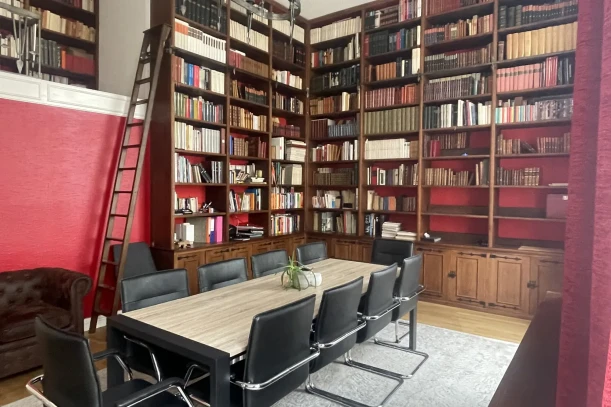 Open Space - 44000 - 7 postes - 210€