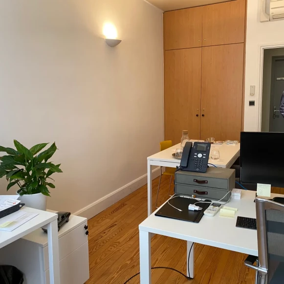 Open Space  6 postes Location bureau Rue des Remparts d'Ainay Lyon 69002 - photo 2