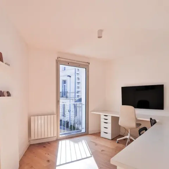 Espace indépendant 9 m² 2 postes Location bureau Rue Chevalier Bordeaux 33000 - photo 3