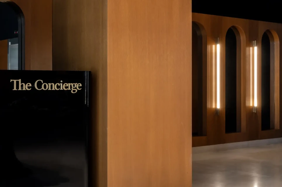 The bureau I - 28 Cours Albert 1er Paris 08