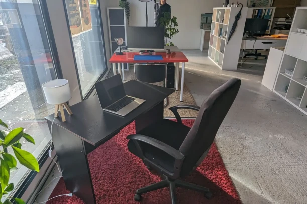 Open Space - 44000 - 3 postes - 200€