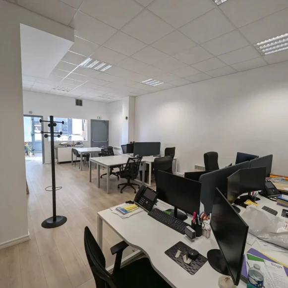 Espace indépendant 190 m² 40 postes Coworking Quai de la Loire Paris 75019 - photo 12