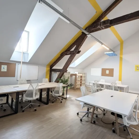 Espace indépendant 72 m² 13 postes Location bureau Cour des Cigarières Strasbourg 67000 - photo 2