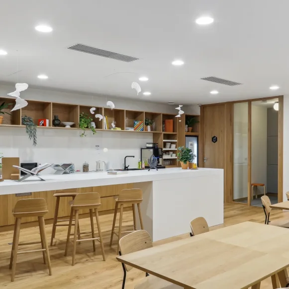 Bureau privé 8 m² 2 postes Coworking Boulevard de Berlin Nantes 44000 - photo 4