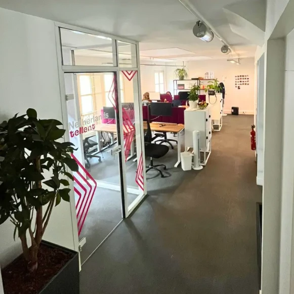 Bureau privé 85 m² 25 postes Location bureau Rue Henry Monnier Paris 75009 - photo 5