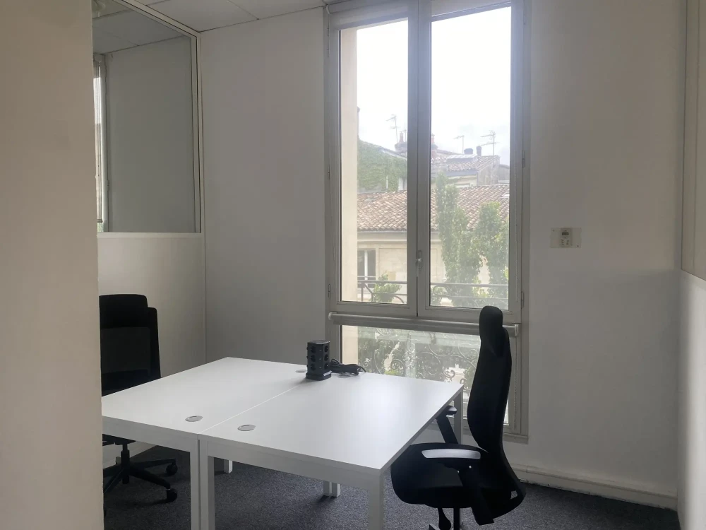 Bureau privé - 33000 - 2 postes - 550€