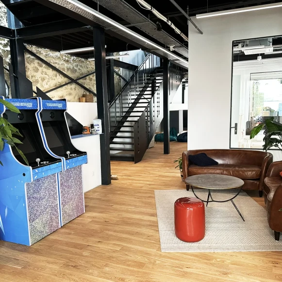 Bureau privé 26 m² 6 postes Coworking Rue de Nantes Paris 75019 - photo 2