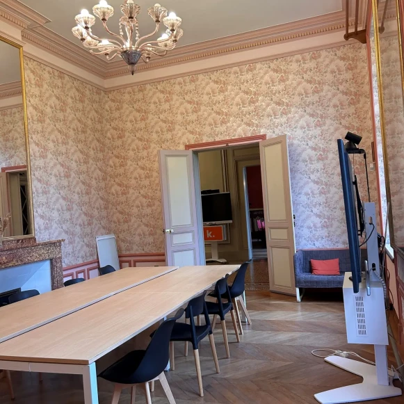 Bureau privé 45 m² 8 postes Location bureau Allée des Barrots Montlaur 31450 - photo 2