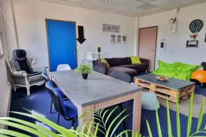 Open Space - 84000 - 12 postes - 150€