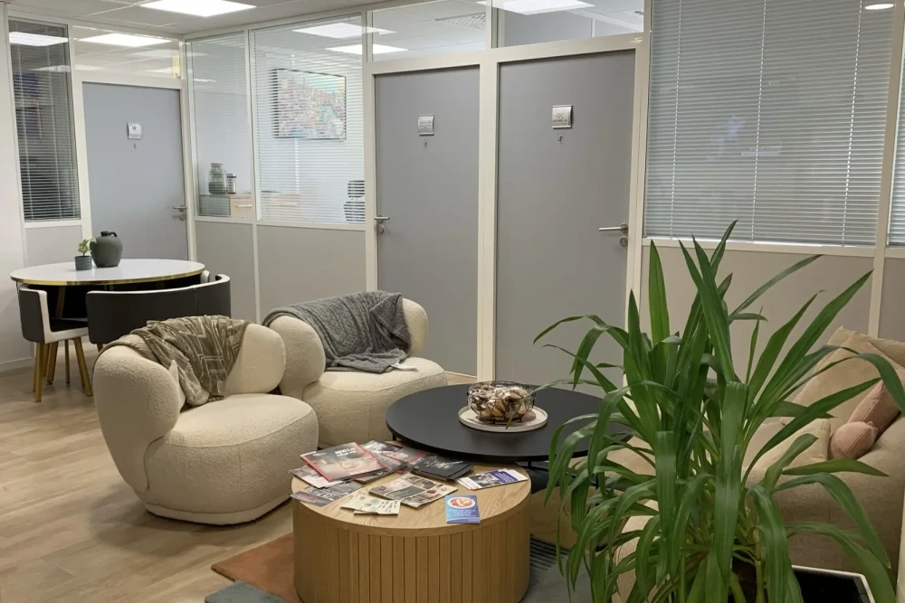 Bureau privé - 31670 - 2 postes - 680€