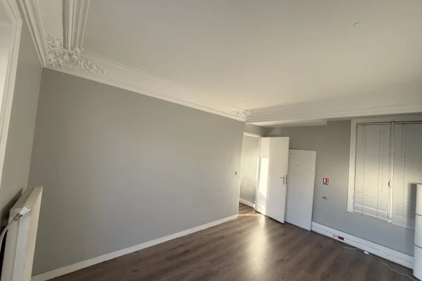 Bureau privé - 75003 - 4 postes - 1400€