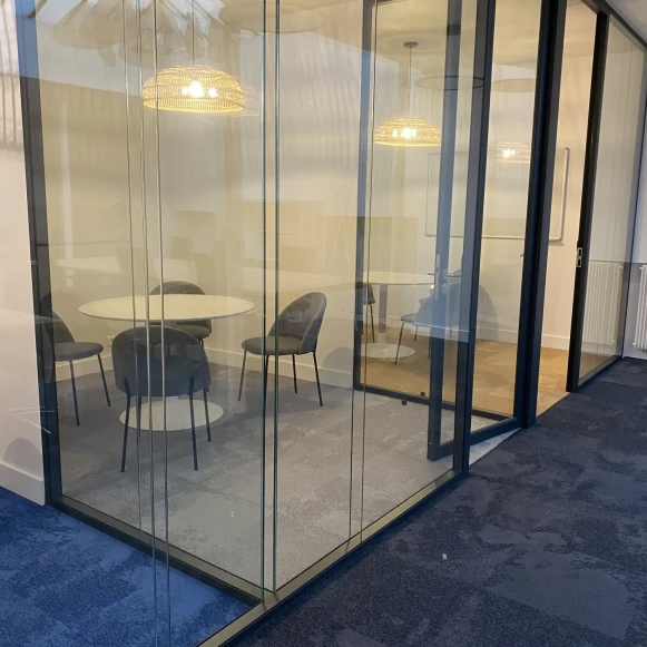 Espace indépendant 370 m² 70 postes Location bureau Rue des Petites Écuries Paris 75010 - photo 1