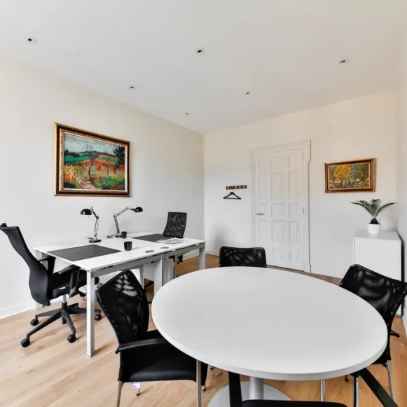 Bureau privé 18 m² 3 postes Coworking Rue Henri Rochefort Paris 75017 - photo 2