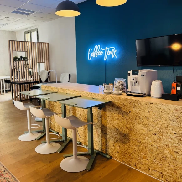 Open Space  15 postes Location bureau Cours de la République Narbonne 11100 - photo 2