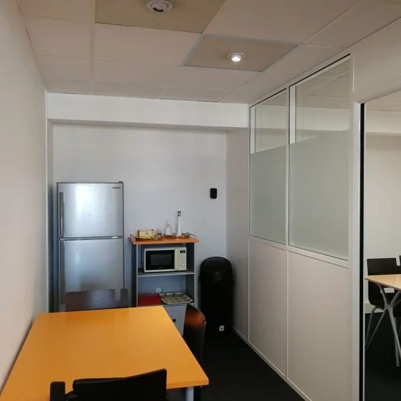 Bureau privé 12 m² 2 postes Coworking Avenue Berthelot Lyon 69008 - photo 6