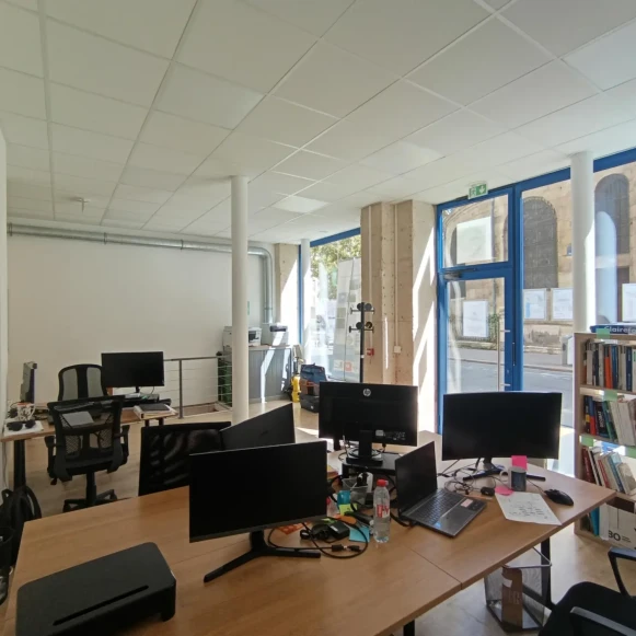 Open Space  4 postes Location bureau Rue des Bernardins Paris 75005 - photo 1