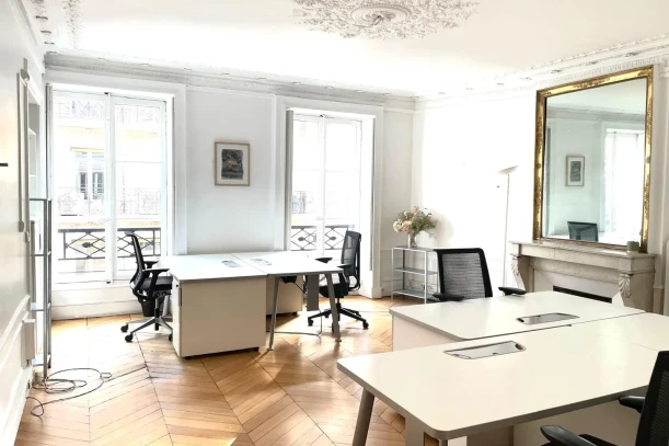 Bureau privé - 75001 - 5 postes - 2000€