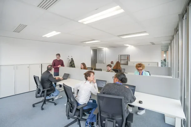 Bureau privé - 75020 - 13 postes - 6669€