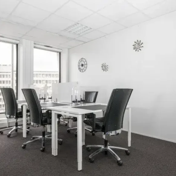 Bureau privé 24 m² 6 postes Coworking Avenue Ledru Rollin Paris 75012 - photo 1