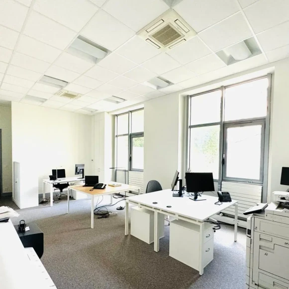 Bureau privé 45 m² 6 postes Coworking Rue Louis Rouquier Levallois-Perret 92300 - photo 1