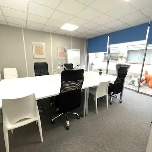 Bureau privé 25 m² 4 postes Location bureau Chemin de la Crabe Toulouse 31300 - photo 4