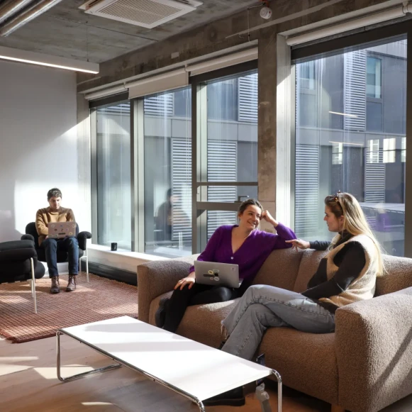 Bureau privé 25 m² 5 postes Coworking Avenue Trudaine Paris 75009 - photo 4