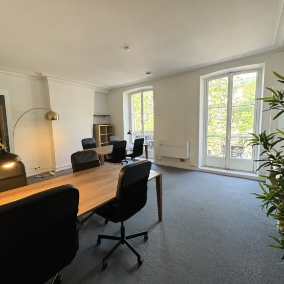 Espace indépendant 70 m² 12 postes Location bureau Boulevard de Sébastopol Paris 75001 - photo 2