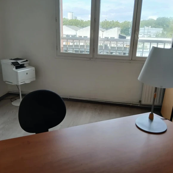 Bureau privé 14 m² 2 postes Location bureau Rue de Genève La Courneuve 93120 - photo 4