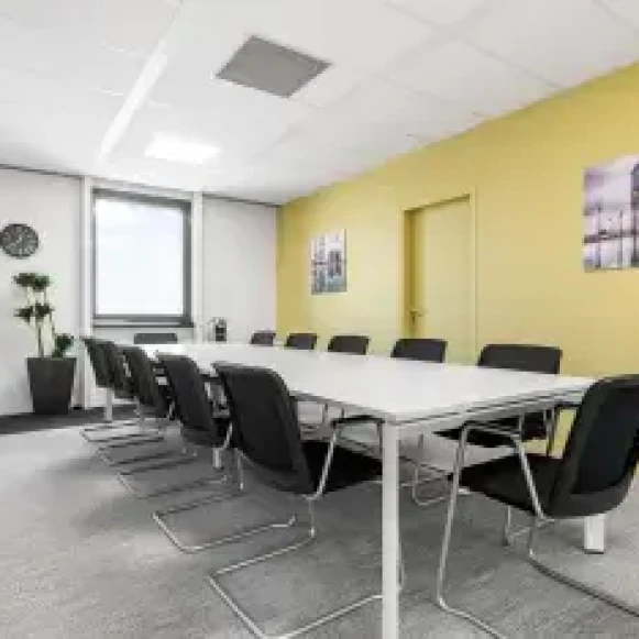 Bureau privé 20 m² 5 postes Coworking Avenue Albert 1er Rueil-Malmaison 92500 - photo 3