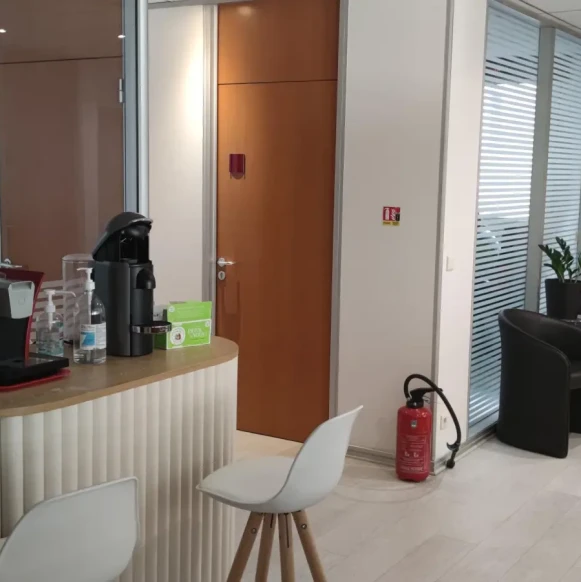 Bureau privé 6 m² 2 postes Location bureau Rue Saint-Lazare Paris 75009 - photo 4