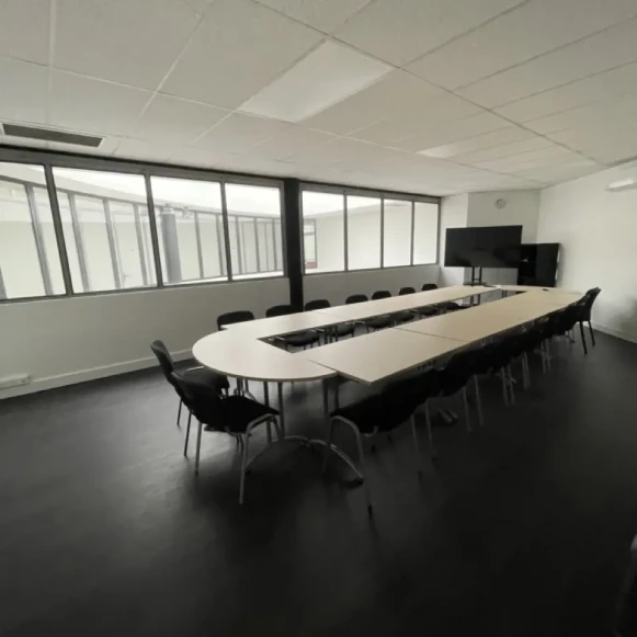 Bureau privé 45 m² 10 postes Location bureau Allée du Grand Coquille Saint-Jean-de-Braye 45800 - photo 4