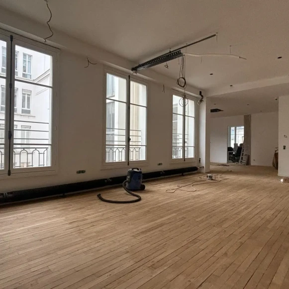 Espace indépendant 130 m² 26 postes Location bureau Rue Beaubourg Paris 75003 - photo 2