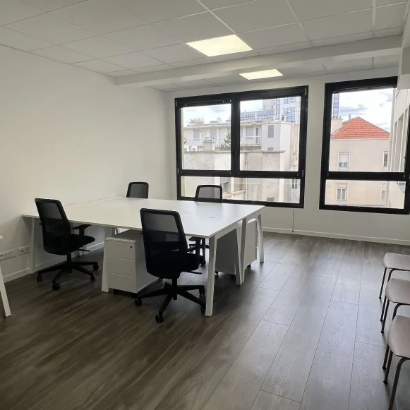 Bureau privé 27 m² 5 postes Location bureau Quai du Docteur Dervaux Asnières-sur-Seine 92600 - photo 1