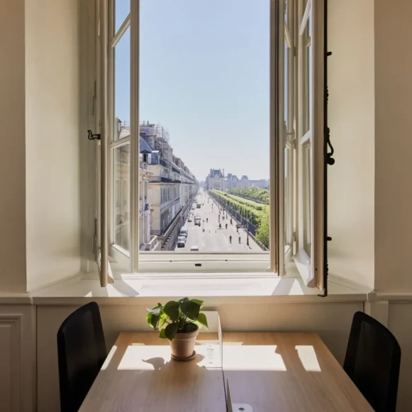 Bureau privé 18 m² 4 postes Coworking Rue Royale Paris 75008 - photo 1