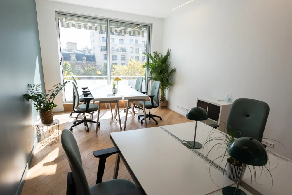 Bureau privé - 75008 - 25 postes - 20000€