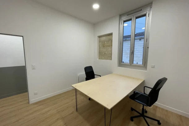 Bureau privé - 33000 - 2 postes - 550€