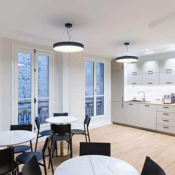 Espace indépendant 175 m² 26 postes Location bureau Rue d'Argenteuil Paris 75001 - photo 5