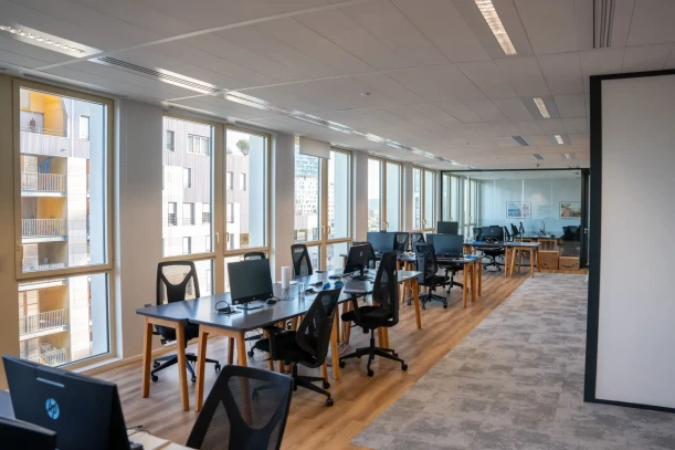 Bureau privé - 33800 - 11 postes - 10927€