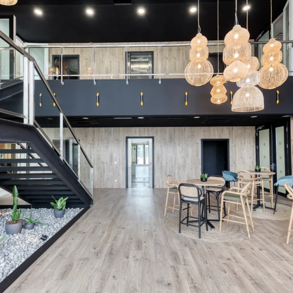 Bureau privé 15 m² 2 postes Location bureau Boulevard Michaēl Faraday Serris 77700 - photo 2