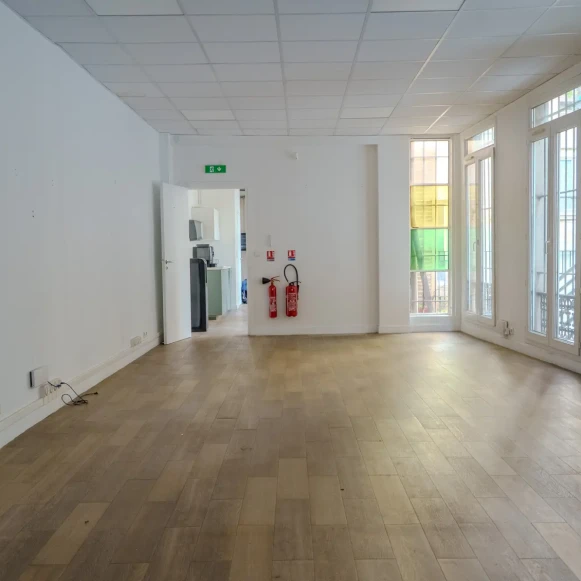 Espace indépendant 100 m² 18 postes Location bureau Rue du Faubourg Saint-Martin Paris 75010 - photo 4