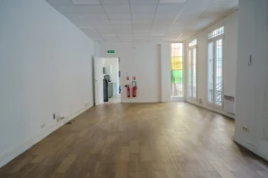 Espace indépendant - 75010 - 18 postes - 7900€