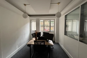 Bureau privé - 75010 - 3 postes - 1200€