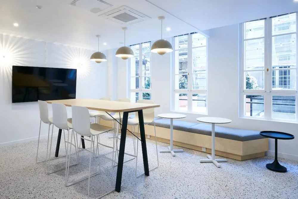 Espace indépendant - 75002 - 100 postes - 75100€