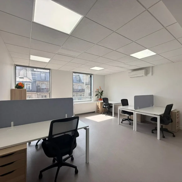 Bureau privé 25 m² 5 postes Location bureau Avenue de Malakoff Paris 75016 - photo 1