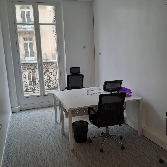 Bureau privé 21 m² 6 postes Coworking Rue La Boétie Paris 75008 - photo 7